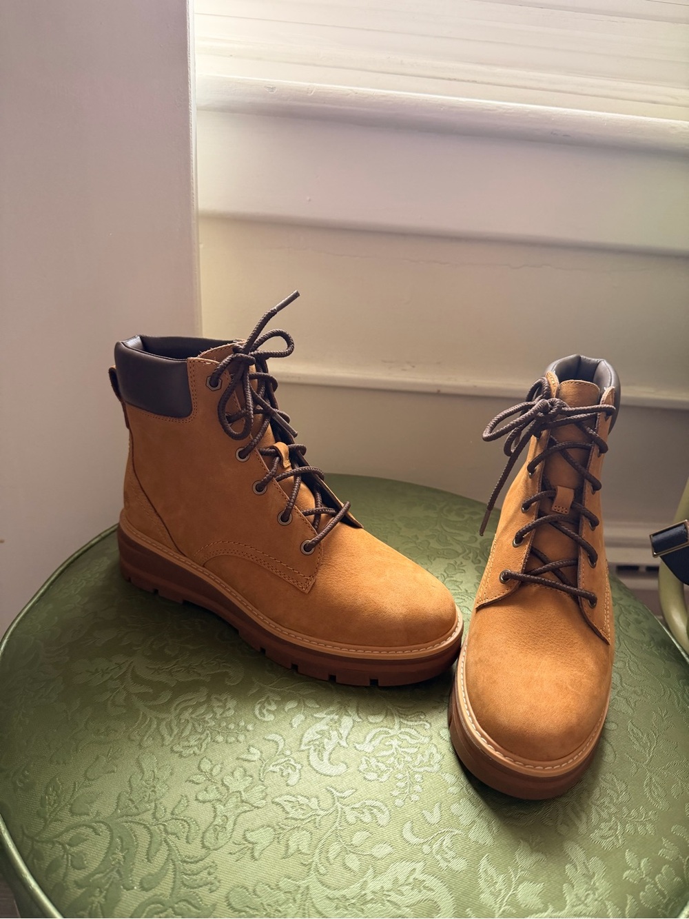 Timberland Women’s Cheyenne Valley Mid Lace-up Wheat Hiking Boots 8.5W